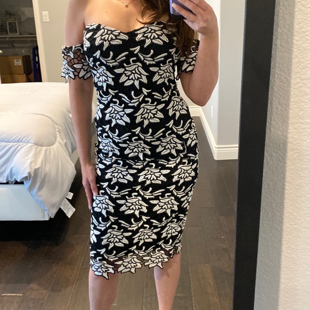 GIANNI BINI BLACK/WHITE EMBROIDERED MIDI DRESS SIZE XS